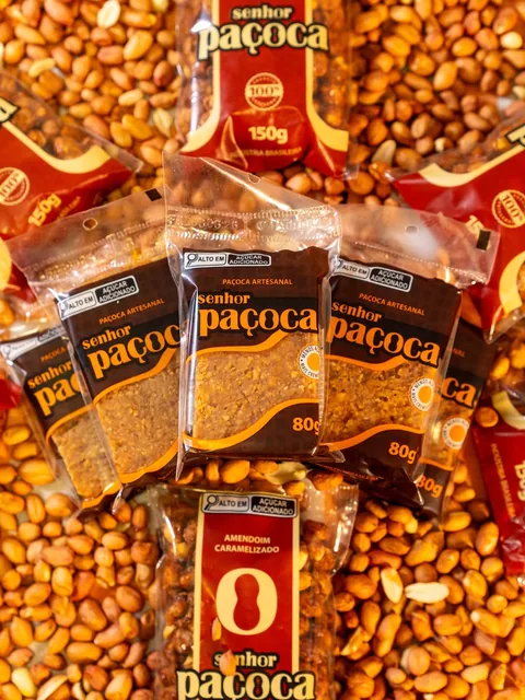 Paçoca e amendoim caramelizado lado a lado